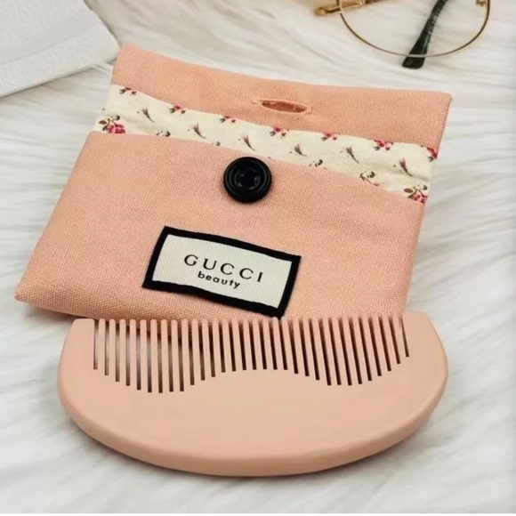 Gucci Peach Accessory Pouch with Comb - Picture 1 of 8